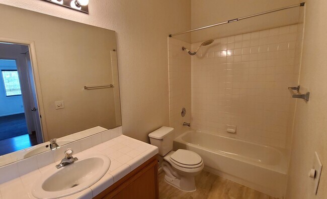 Building Photo - Upstairs Condo with Mountain and City View