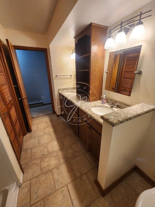 Building Photo - Sylvania Schools! Charming 3-Bedroom Ranch with Attached Garage & First-Floor Laundry