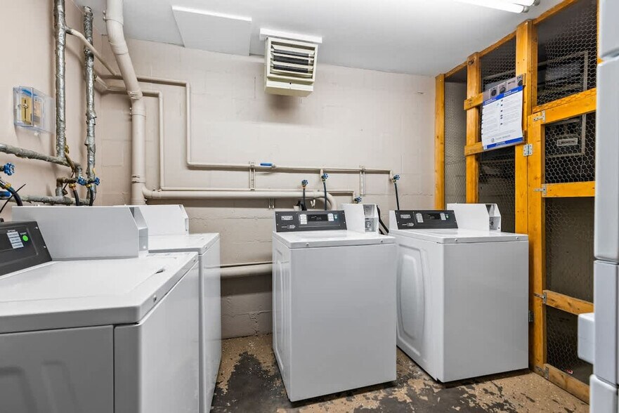 Building Photo - 110 South Park Avenue