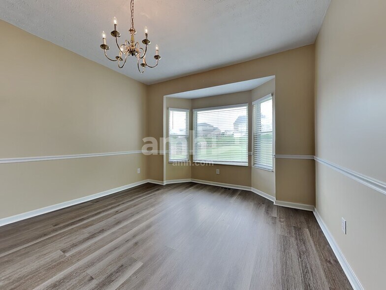 Building Photo - 4558 Randall Dr
