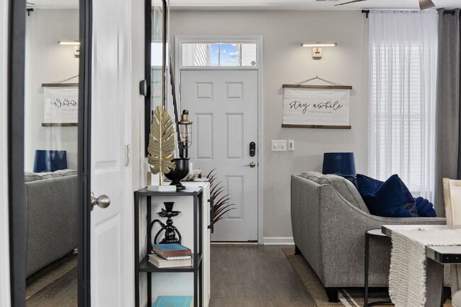 Building Photo - Fully Furnished Home in The Parks