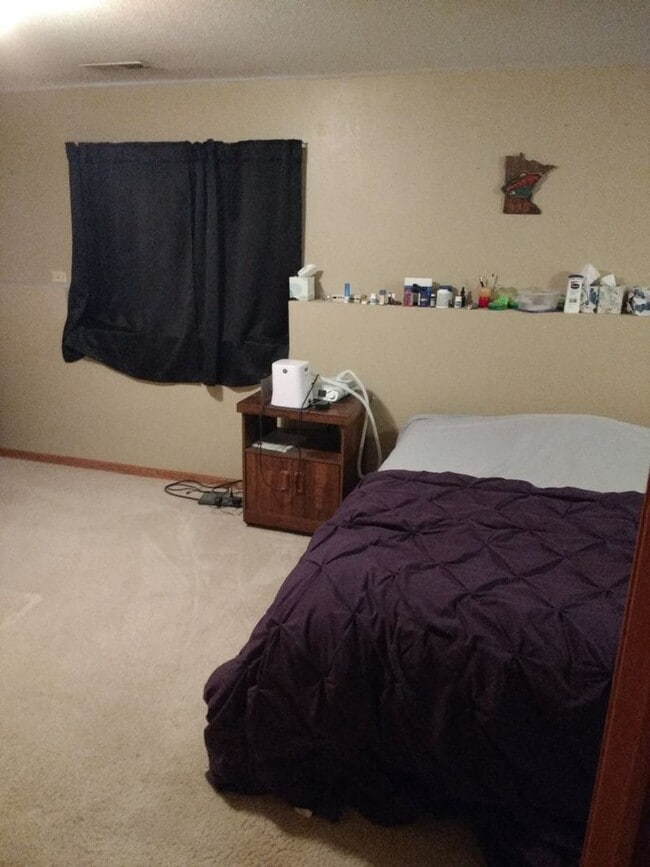 Building Photo - 3 Bedrooms, 2.5 Bathrooms Single Family Ho...