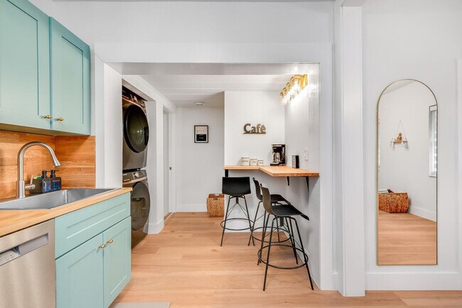 Building Photo - 1336 NE 14th Ave