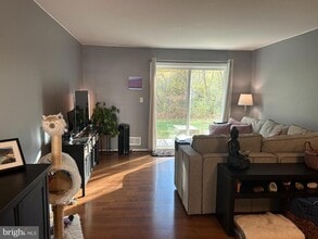 Building Photo - 13 Quince Ct