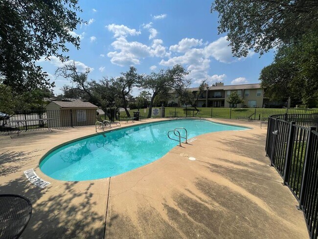 Building Photo - 100 Lido Cir