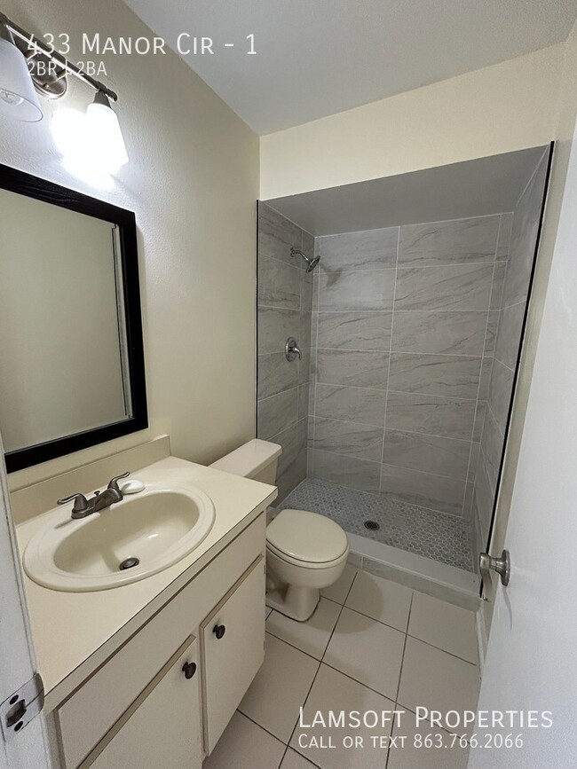 Building Photo - 433 Manor Cir