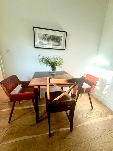 dining area - 648 E Fairview Blvd
