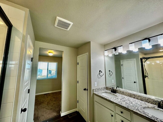 Building Photo - "Experience Spacious Living in Elizabeth!"