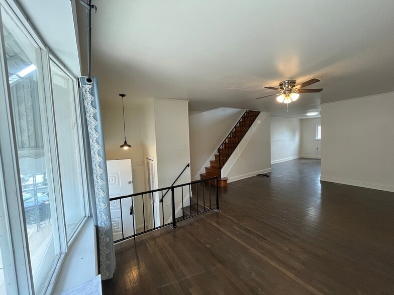 Building Photo - 4227 Greenmount Rd