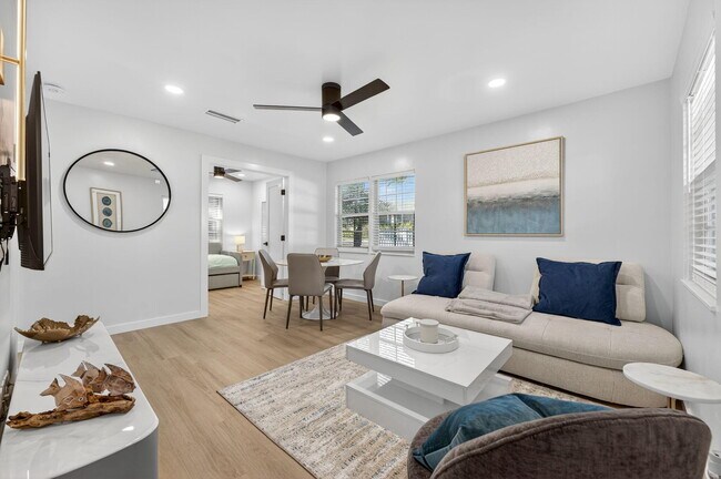 Building Photo - 800 Tropic Isle Dr