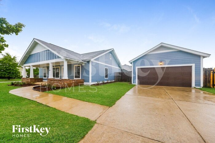 Building Photo - 601 Enclave Ln