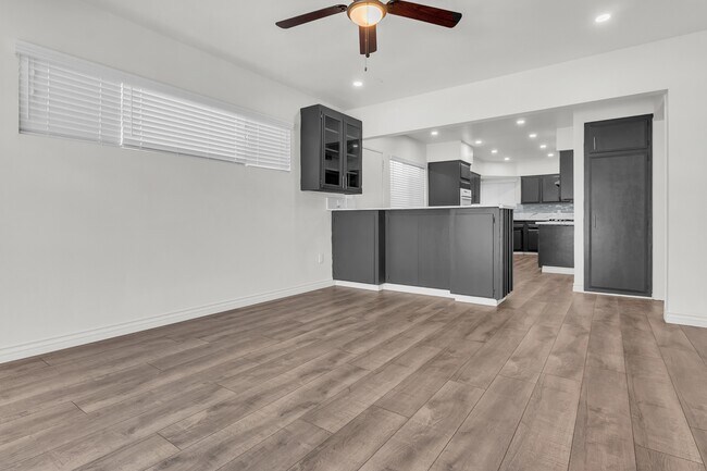 Building Photo - 1621 W 122nd St