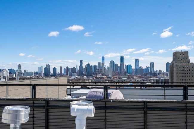 Building Photo - 650 Montgomery St