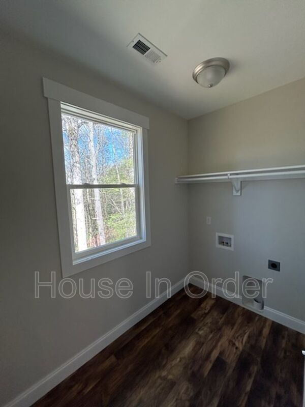 Building Photo - 203 Fletcher View Dr