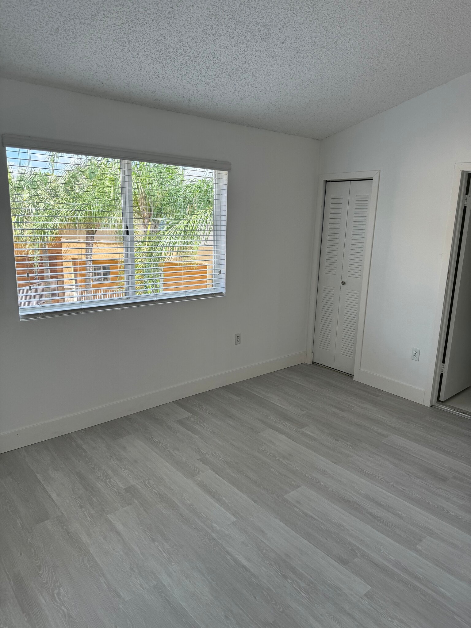 Building Photo - 6235 SW Kendale Lakes Cir
