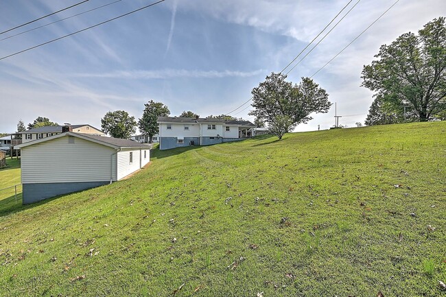 Building Photo - 135 Hixon Cir