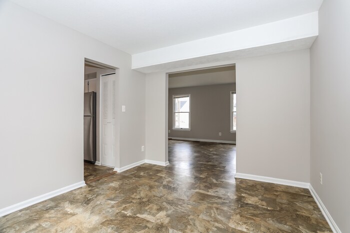 Building Photo - 9408 Seven Courts Dr