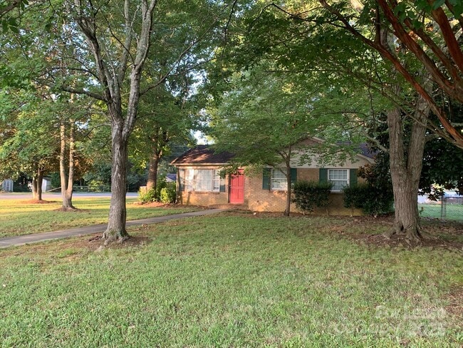 Primary Photo - 8201 Hemby Wood Dr