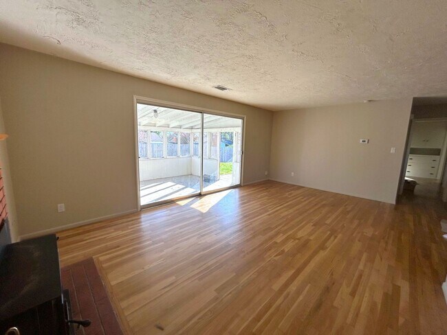 Building Photo - 240 Encinal Dr