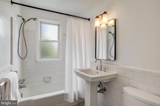 Building Photo - 4004 Beecher St NW