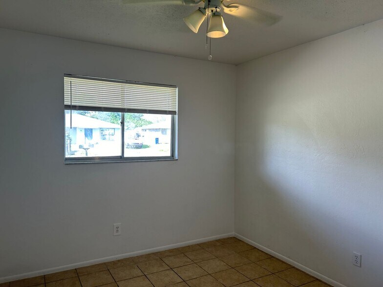 Building Photo - 4168-4170 Pine Drop Lane