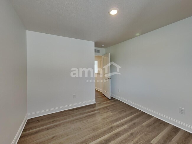 Building Photo - 9184 Henley Ave