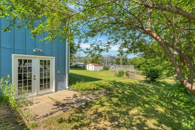 Building Photo - Italian Estates Property Management