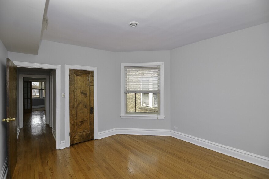 Building Photo - 6218 N Bell Ave