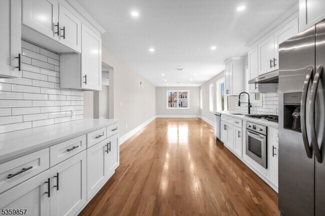 Building Photo - 162 Closter Dock Rd
