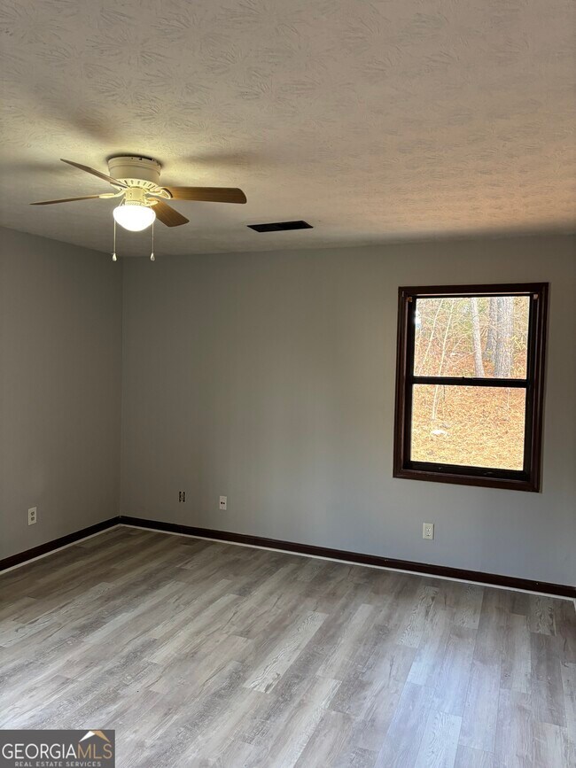 Building Photo - 1048 Green Valley Dr NW