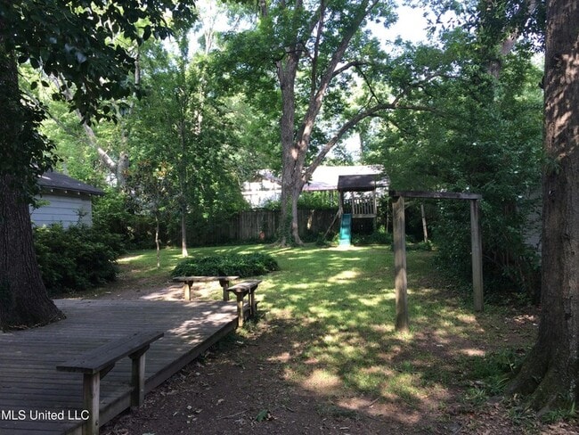 Building Photo - 4056 Redwing Ave