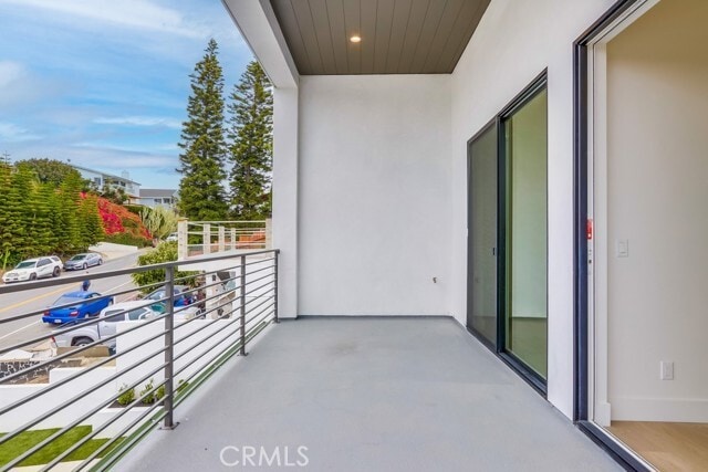 Building Photo - 128 Avenida Sierra