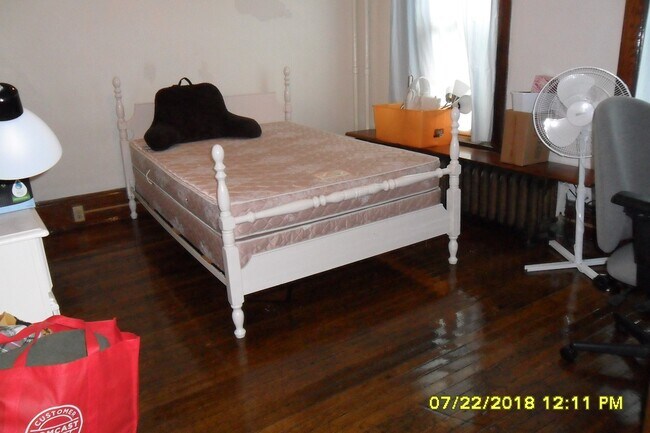 Large Bedroom - 523 E State St