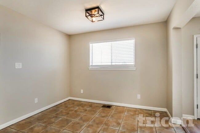 Building Photo - 1600 31st St SE