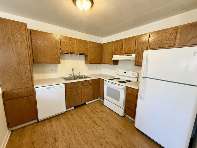Building Photo - 511 Peterson Dr