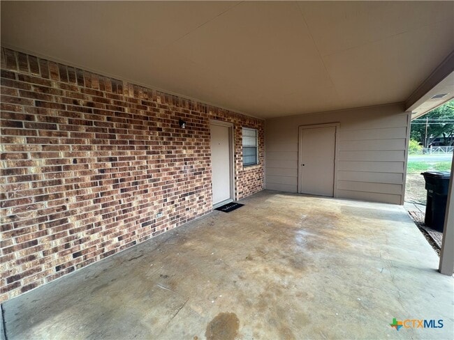 Building Photo - 343 Bobolink Dr