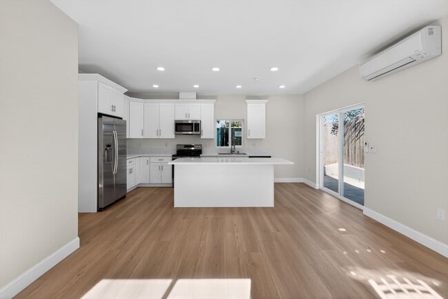 Building Photo - 8090 Flanders Dr