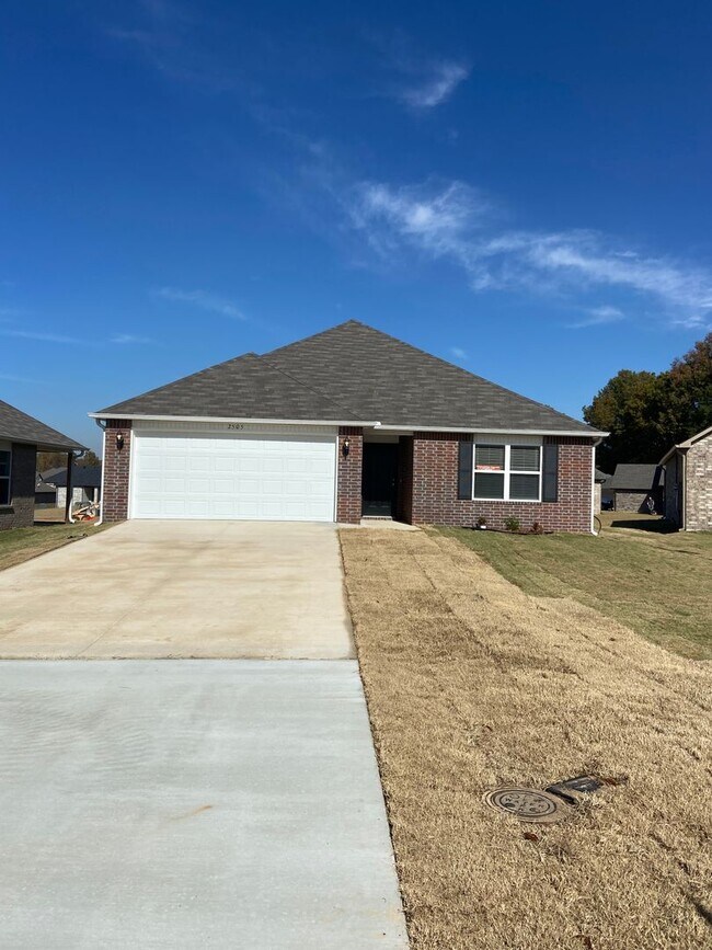 Building Photo - Fairview Haven Preleasing — 3 Bedroom, 2 Bath Home