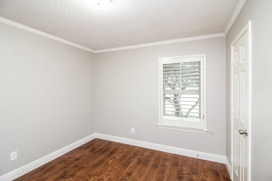 Building Photo - 7212 Elderberry Ln