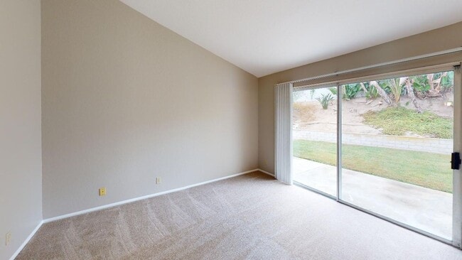 Building Photo - Spacious 4BR/2.5BA Single Level Home in Oc...