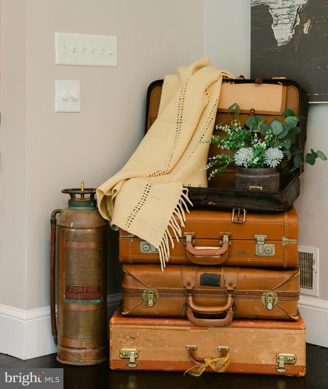 Building Photo - 15841 York Rd