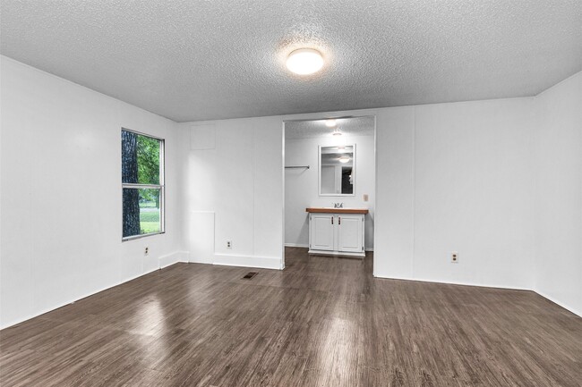 Building Photo - 19339 Forest Ln Cir