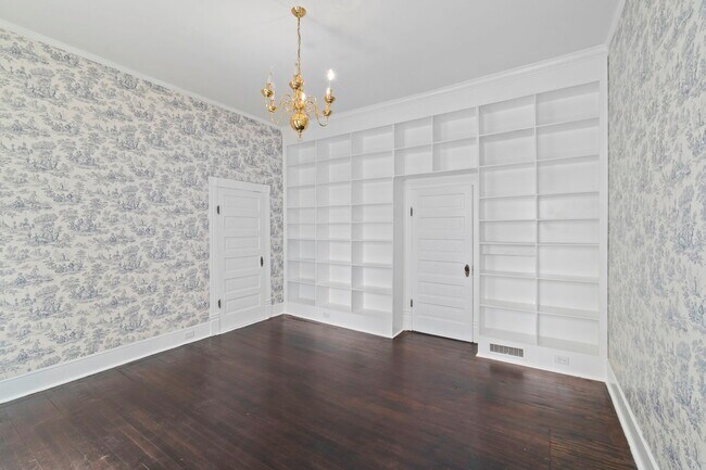 Building Photo - 412 S Ellis St