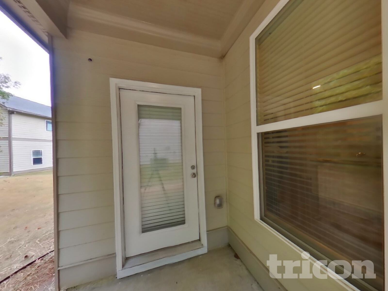 Building Photo - 2300 Shady Dr