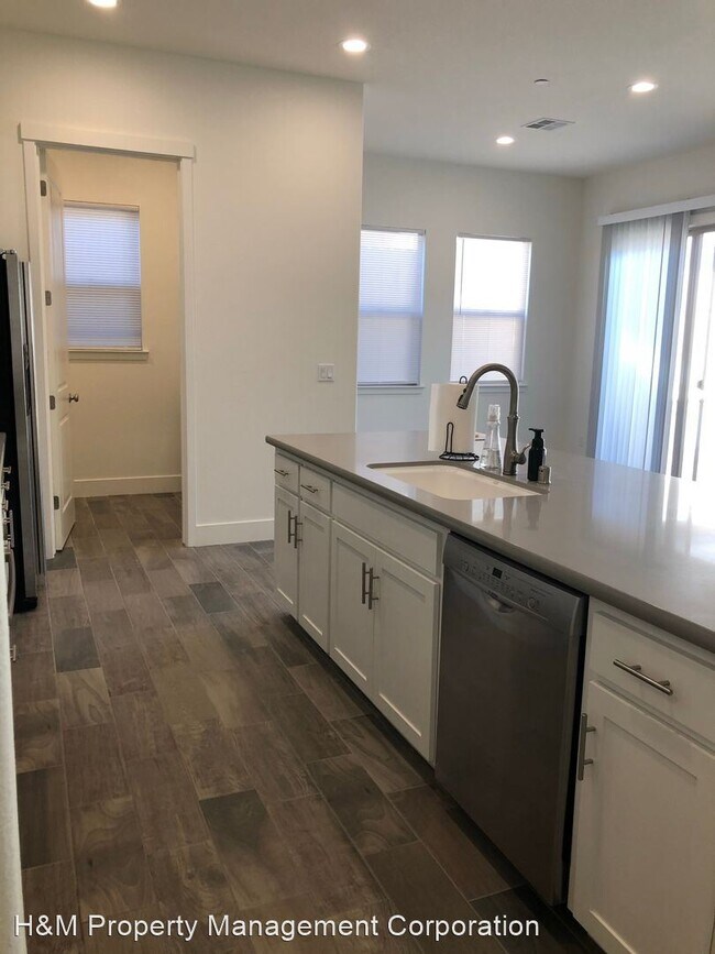 Building Photo - 3 br, 2 bath House - 1641 Castlerock Drive