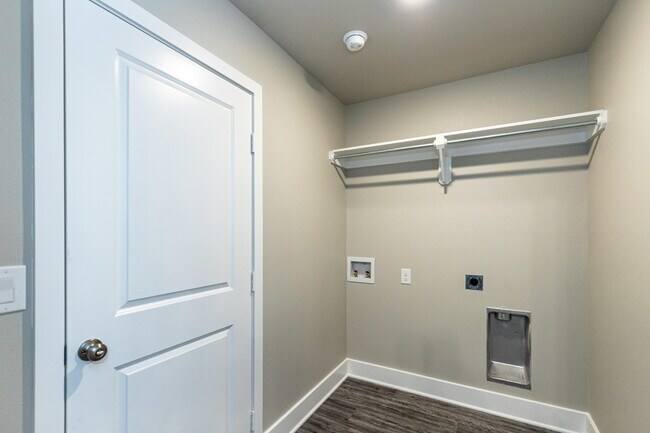Building Photo - 13605 Avenue R