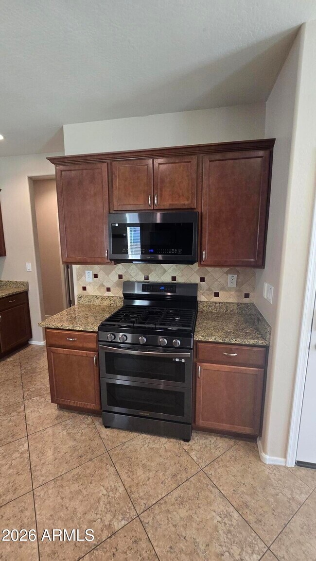 Building Photo - 10826 W Avenida Del Rey