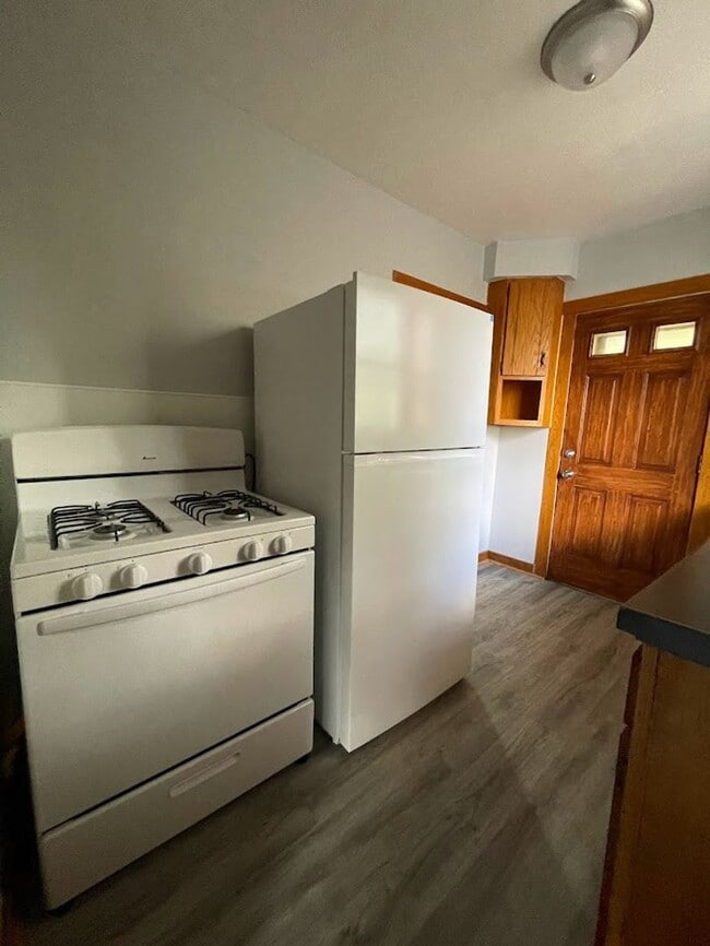 Building Photo - Two bedroom one bathroom home for rent