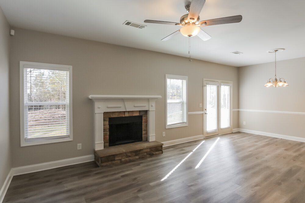 Building Photo - 1990 Lily Valley Dr