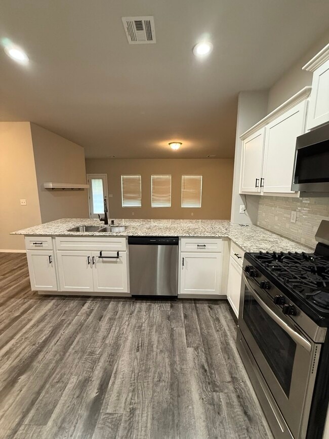 Building Photo - 1232 E Toledo St